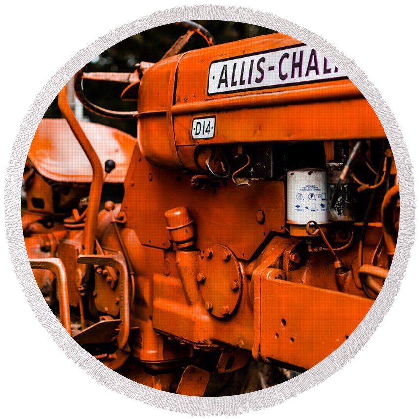 Allis-chalmers Round Beach Towel featuring the photograph 1950s-Vintage Allis-Chalmers D14 Tractor by Jon Woodhams