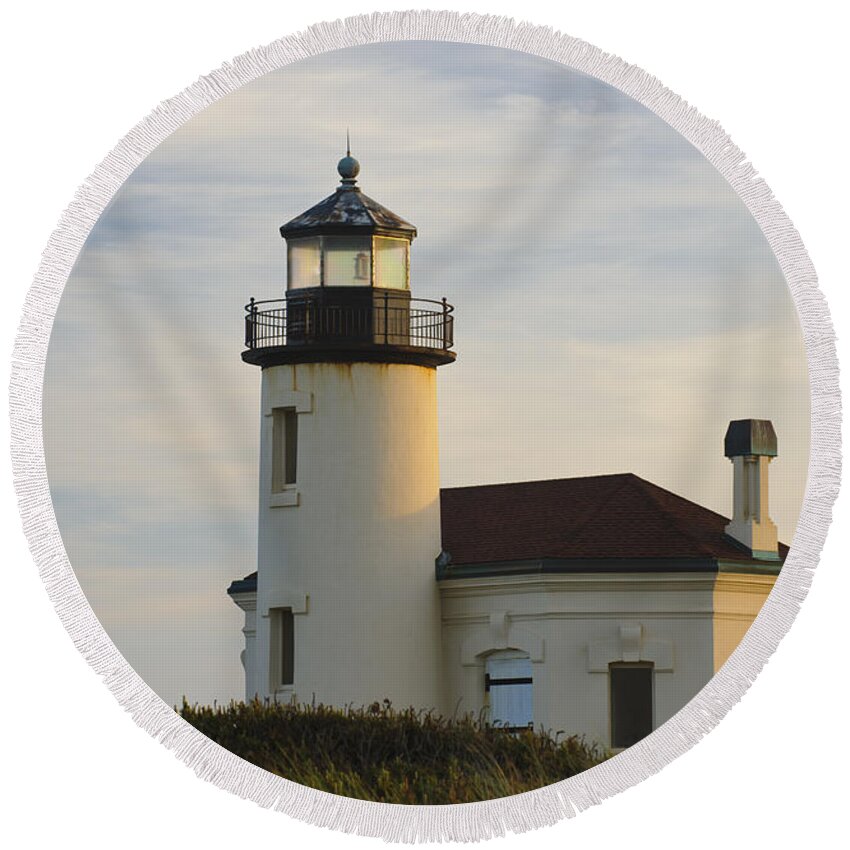 Bandon Round Beach Towel featuring the photograph Coquille River Lighthouse by John Shaw