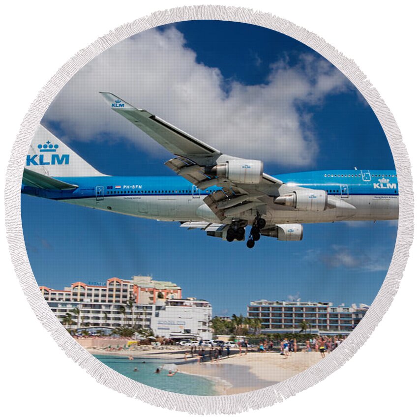 Klm Round Beach Towel featuring the photograph K L M landing at St. Maarten #1 by David Gleeson