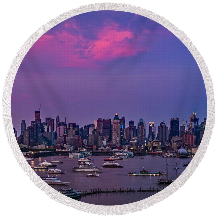 Manhattan Round Beach Towel featuring the photograph A Spectacular New York City evening by Susan Candelario
