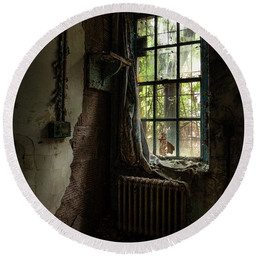 Windows Round Beach Towel featuring the photograph Abandoned - Old Room - Draped by Gary Heller