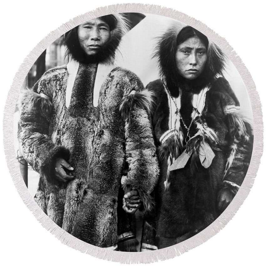 1904 Round Beach Towel featuring the photograph Alaska Eskimo Couple by Granger