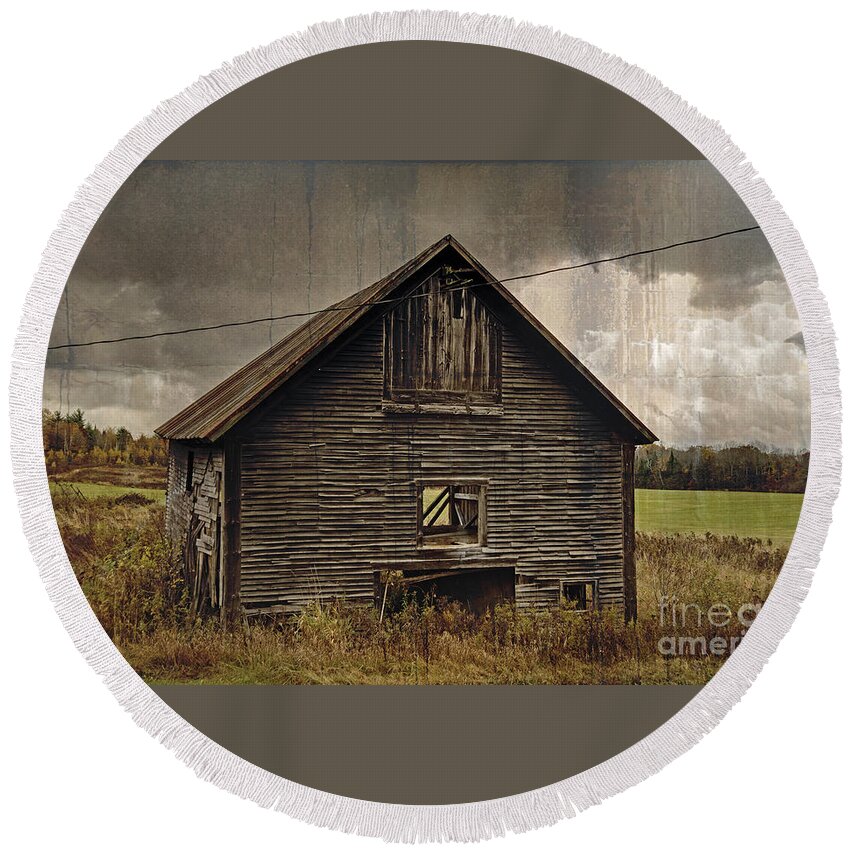 Autumn Round Beach Towel featuring the photograph Antique Barn by Alana Ranney