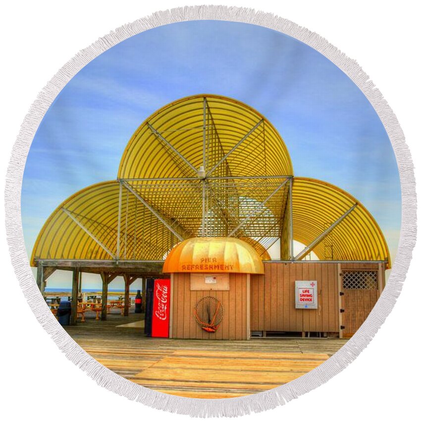 Scenic Round Beach Towel featuring the photograph Apache Pier Refreshment Stand by Kathy Baccari