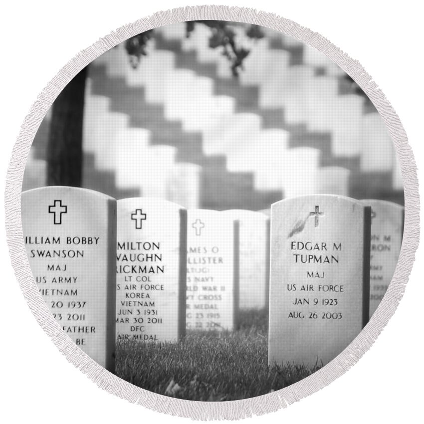 Arlington National Cemetery Round Beach Towel featuring the photograph Arlington Remembrance by Mark Andrew Thomas
