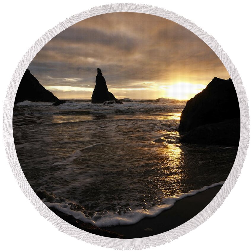 Bandon Round Beach Towel featuring the photograph Bandon Sunset 2 by Vivian Christopher