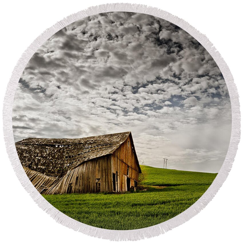 Barn Round Beach Towel featuring the photograph Barn no.2 by Niels Nielsen