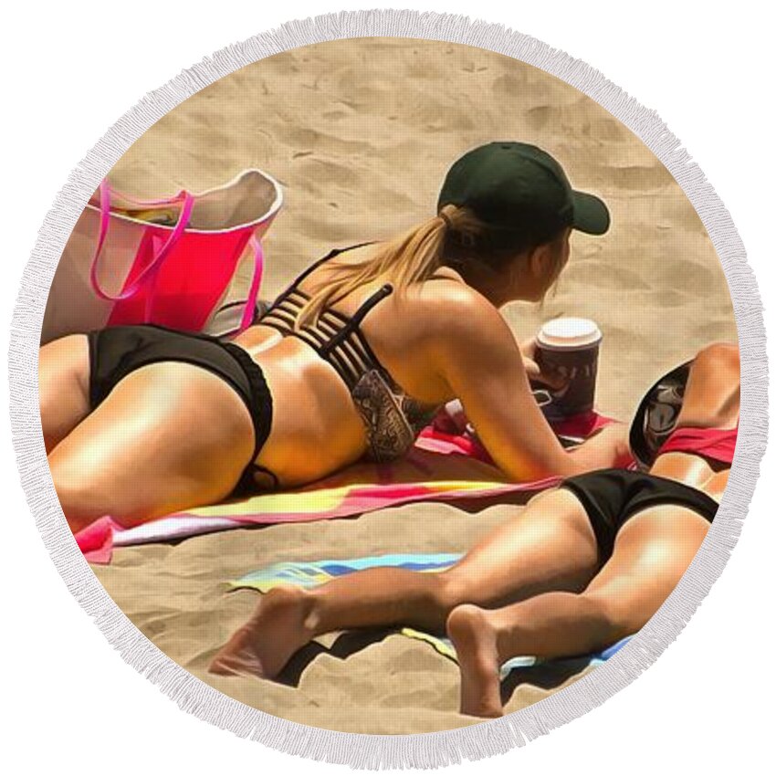Floyd Snyder Round Beach Towel featuring the photograph Beauty And The Beach 2 by Floyd Snyder