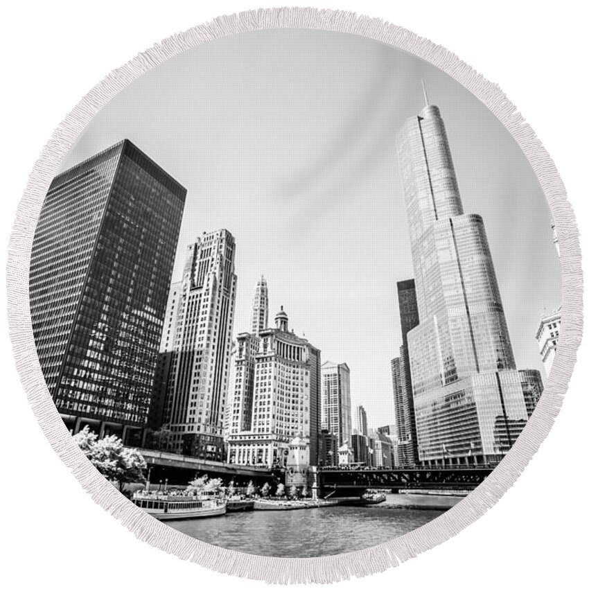 333 North Michigan Avenue Round Beach Towel featuring the photograph Black and White Picture of Downtown Chicago by Paul Velgos