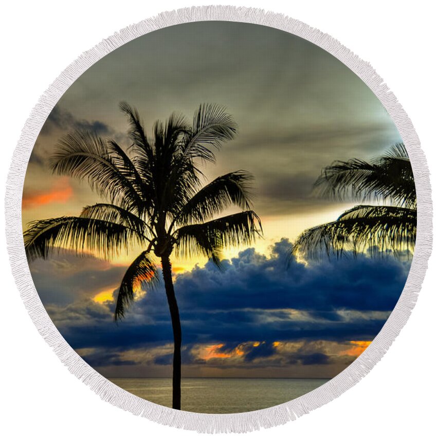 Black Rock Round Beach Towel featuring the photograph Black Rock Ka'anapali by Kelly Wade