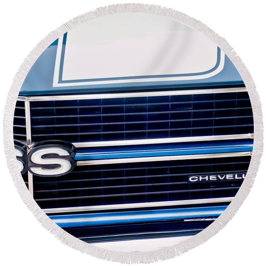 Chevrolet Chevelle Ss Emblem Round Beach Towel featuring the photograph Chevrolet Chevelle SS Grille Emblem 2 by Jill Reger