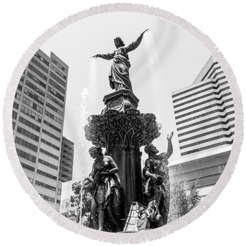 2012 Round Beach Towel featuring the photograph Cincinnati Fountain Black and White Picture by Paul Velgos