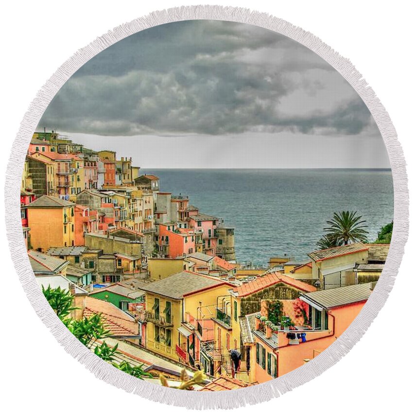 Ocean Round Beach Towel featuring the photograph Cinque Terre 4 by Will Wagner