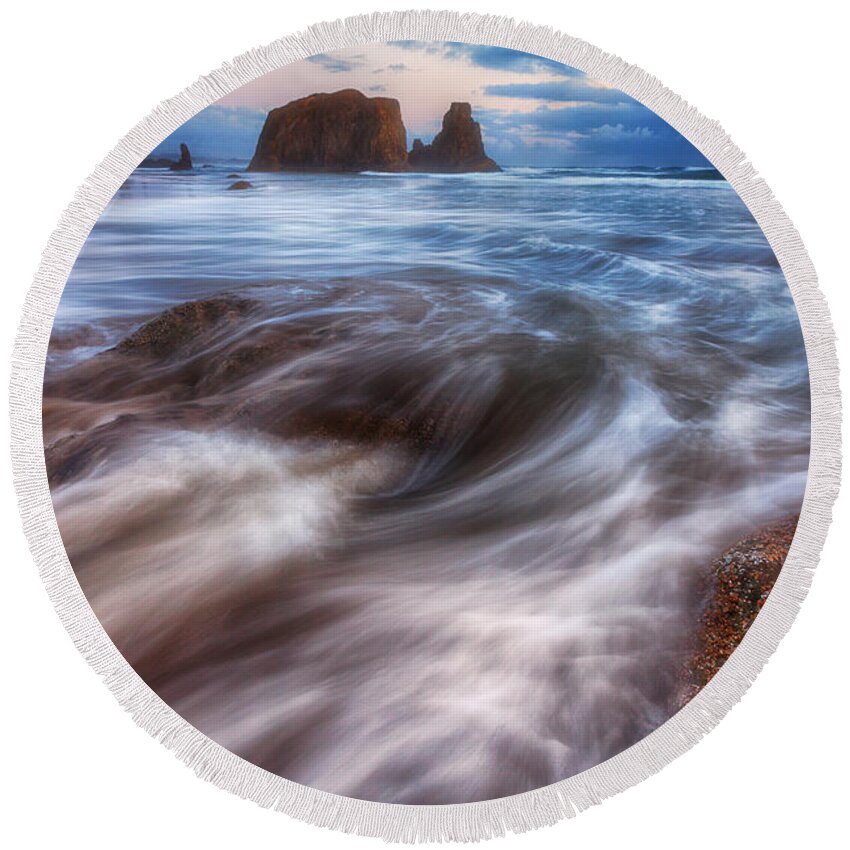 Sunset Round Beach Towel featuring the photograph Coastal Flow by Darren White