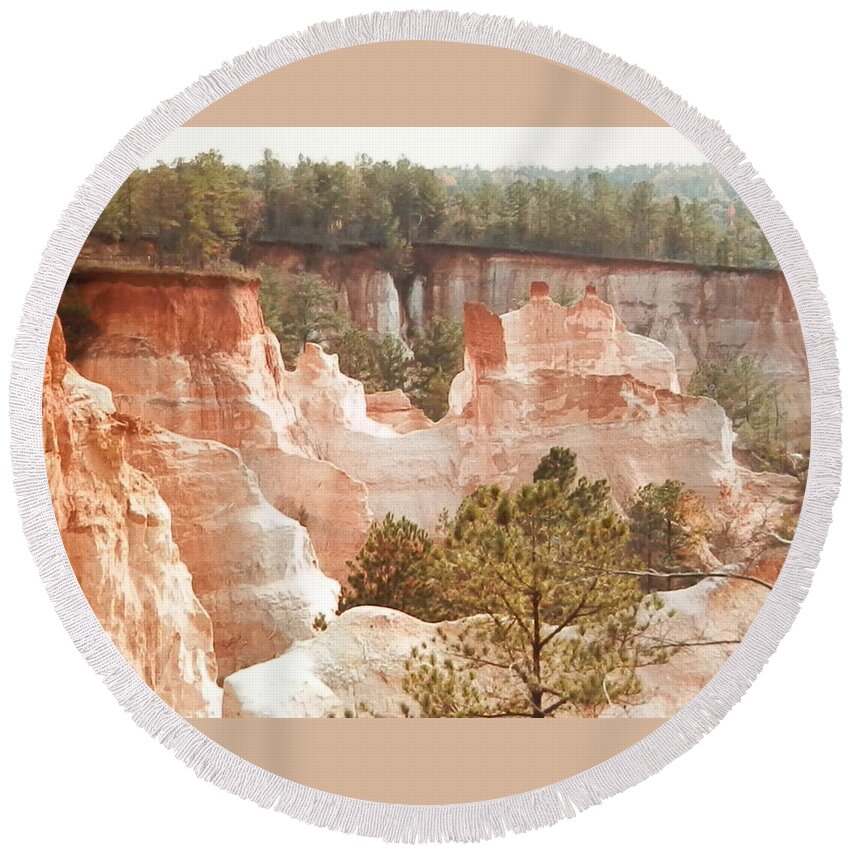 Awesome Clay Red Pink And White Color And Formations At Little Grand Canyon In Lumpkin Georgia.breath Taking Views Round Beach Towel featuring the photograph Colorful Georgia Canyon Wonder by Belinda Lee