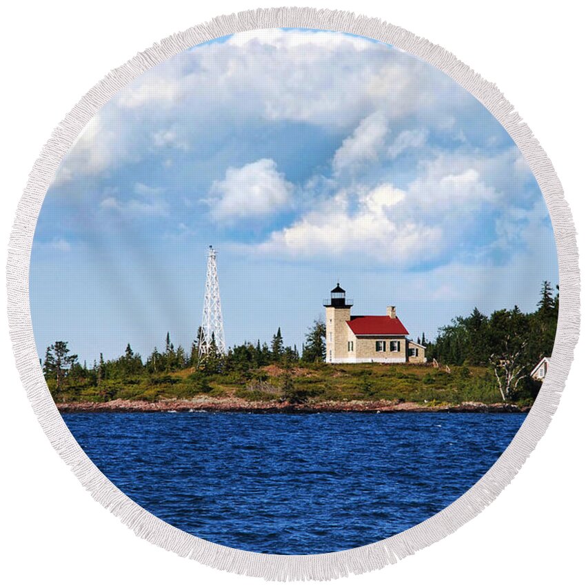 Lighthouse Round Beach Towel featuring the photograph Copper Harbor Lighthouse by Christina Rollo