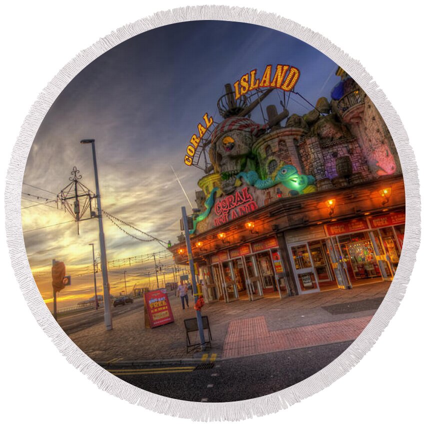 Hdr Round Beach Towel featuring the photograph Coral Island - Blackpool by Yhun Suarez