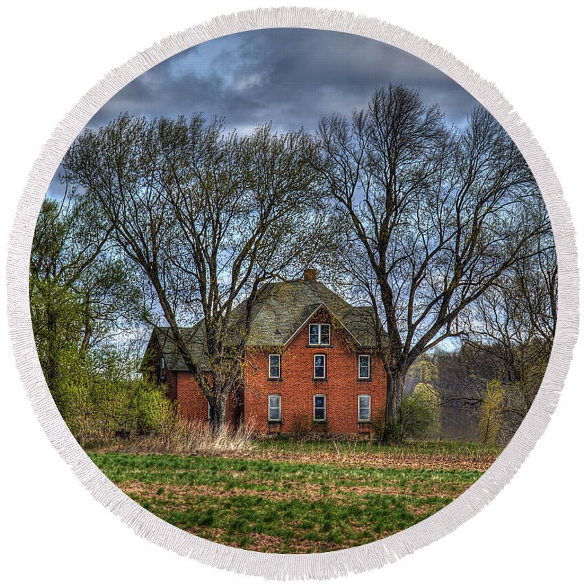 Brick House Round Beach Towel featuring the photograph Country Home by Thomas Young