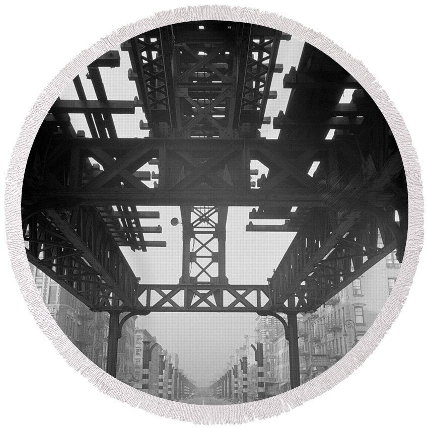 History Round Beach Towel featuring the photograph Demolition Of Second Avenue Elevated by Science Source