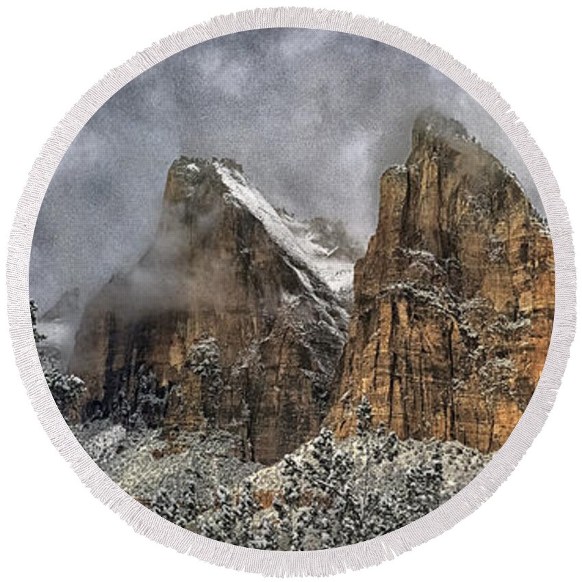 Utah Round Beach Towel featuring the photograph Dusted In Snow 1 by Robert Fawcett