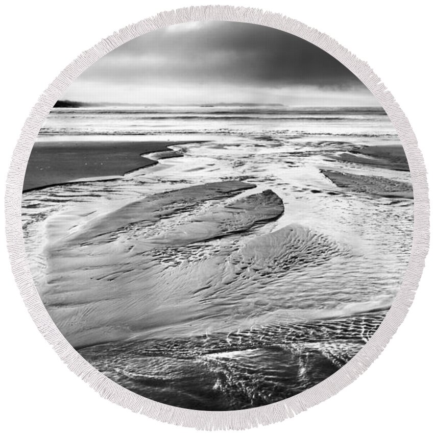 Ocean Round Beach Towel featuring the photograph Ebb Tide by Theresa Tahara