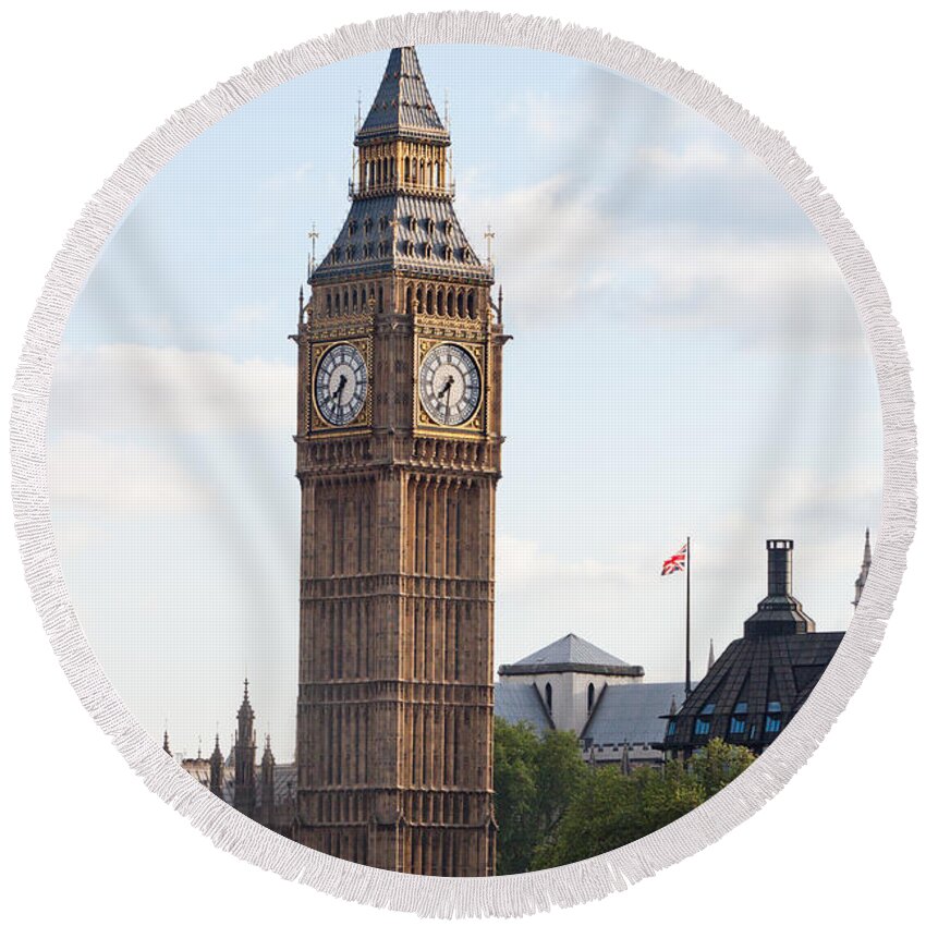 Big Ben Round Beach Towel featuring the photograph Elizabeth Tower Parliament London by Thomas Marchessault