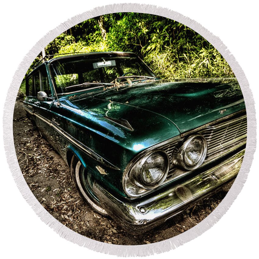  Car Family Children People Travel Happy Woman Man Mother Girl House Vehicle Auto Smiling Fun Automobile Transportation Person Father Vacation Boy Drive Trip Child Home Road Daughter Transport Baby Background Round Beach Towel featuring the photograph Family Car by John Swartz