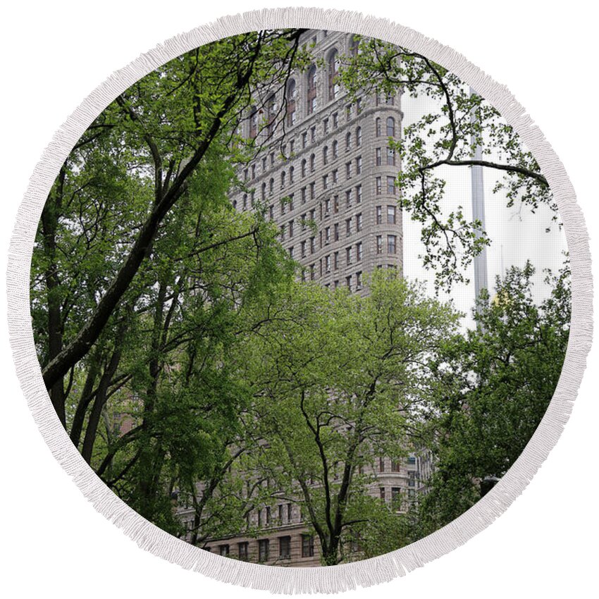 Flatiron Building Round Beach Towel featuring the photograph Flatiron Building 3 by Andrew Fare