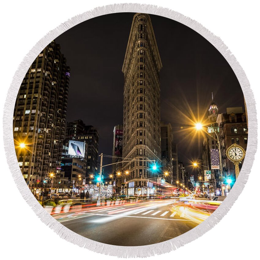 Usa Round Beach Towel featuring the photograph Flatiron Building at Night by David Morefield