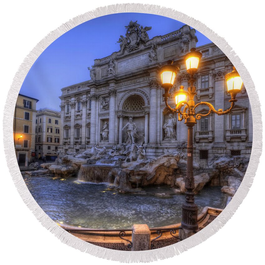 Yhun Suarez Round Beach Towel featuring the photograph Fontana di Trevi 3.0 by Yhun Suarez