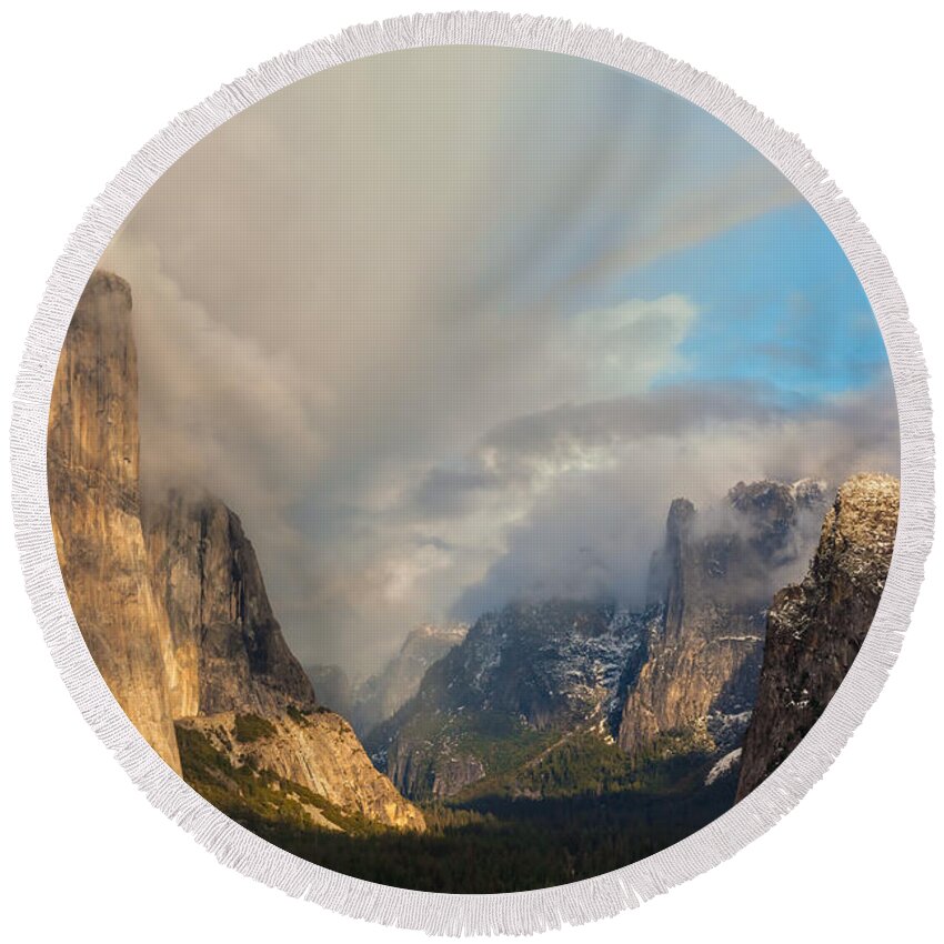 Landscape Round Beach Towel featuring the photograph Fury by Jonathan Nguyen