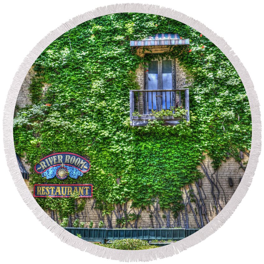 Goergetown Round Beach Towel featuring the photograph GeorgeTown Resturant by Dale Powell