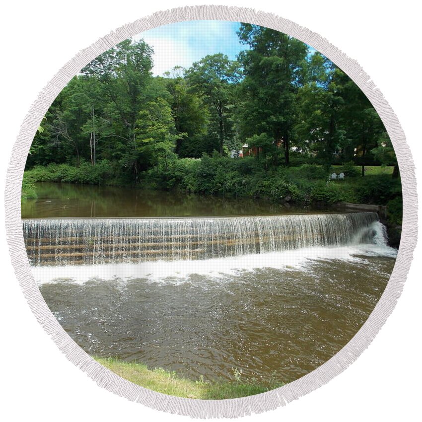 River Round Beach Towel featuring the photograph Green River dam by Catherine Gagne