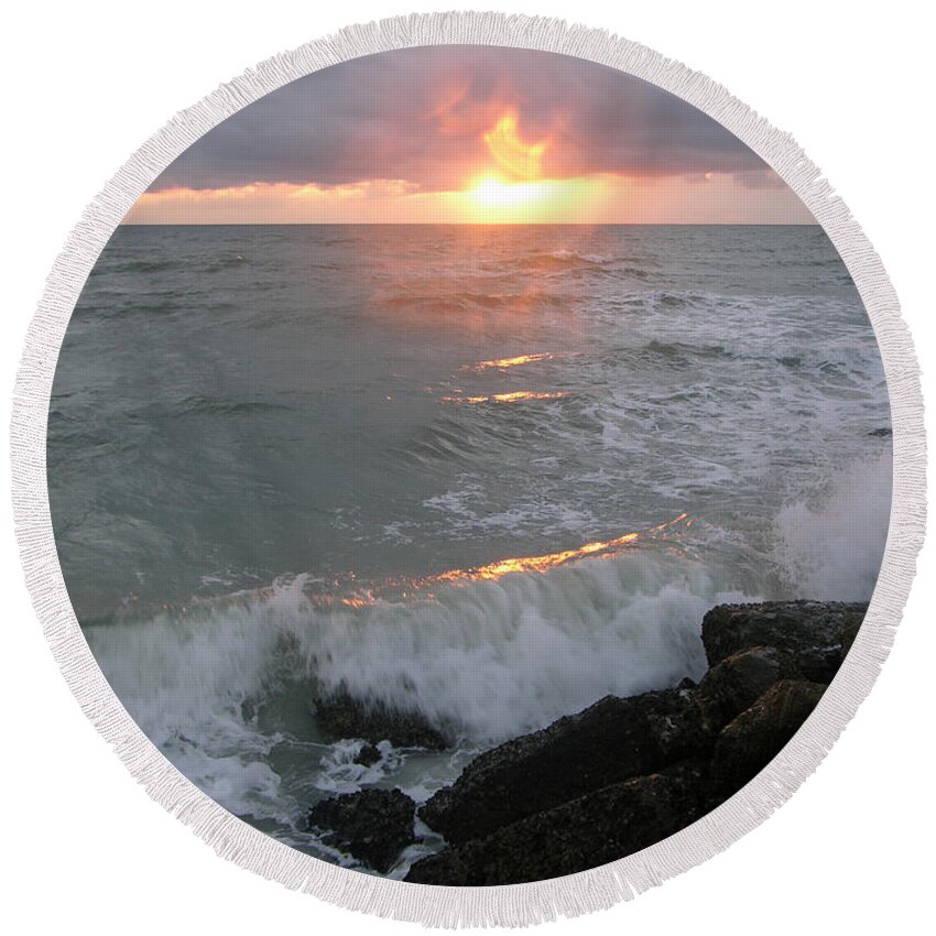 Ocean Round Beach Towel featuring the photograph Here comes the sun by Julianne Felton
