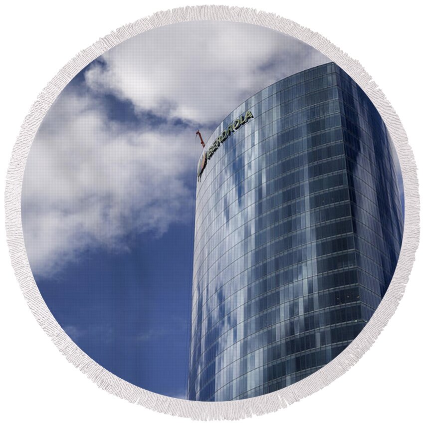 Iberdrola Round Beach Towel featuring the photograph Iberdrola Tower by Pablo Lopez