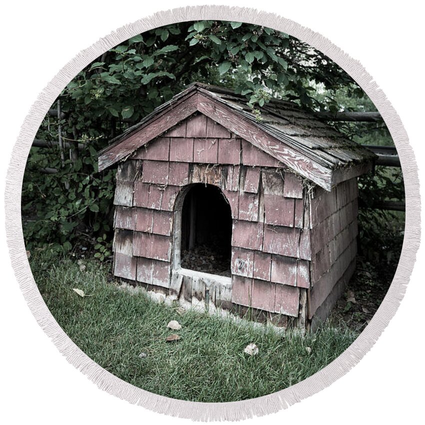 Calgary Round Beach Towel featuring the photograph In the dog house by Edward Fielding