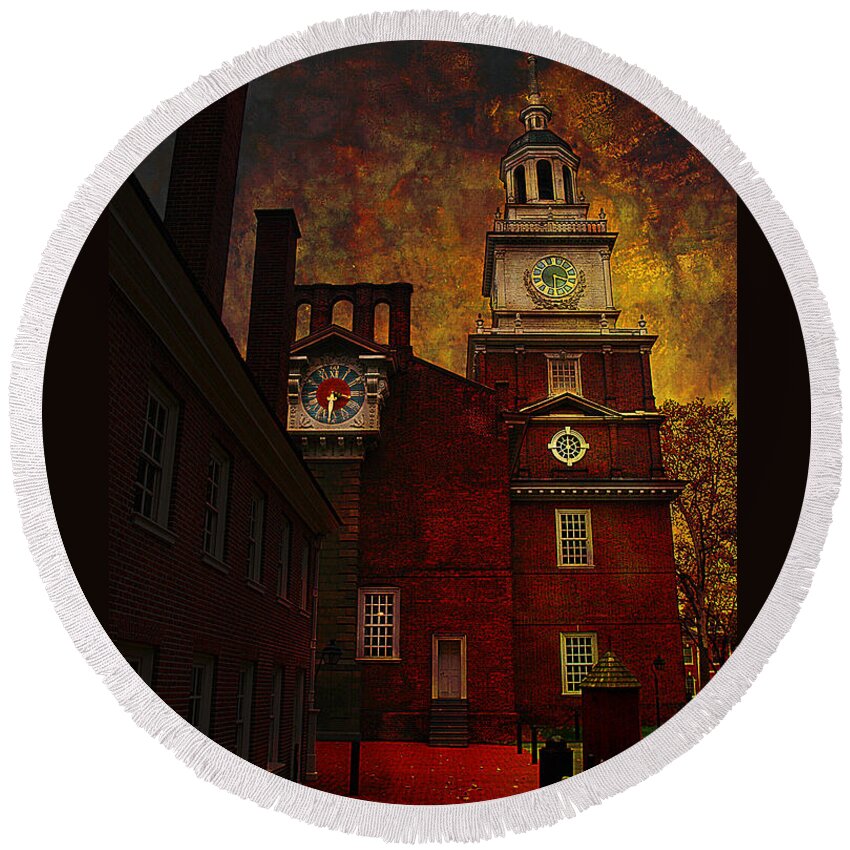 Philadelphia Round Beach Towel featuring the photograph Independence Hall Philadelphia let freedom ring by Jeff Burgess