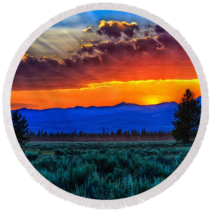 Island Park Round Beach Towel featuring the photograph Island Park Sunset by Greg Norrell