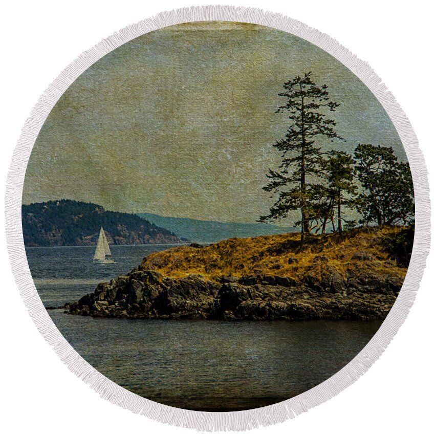 Landscape Round Beach Towel featuring the photograph Island Time by Kathy Bassett