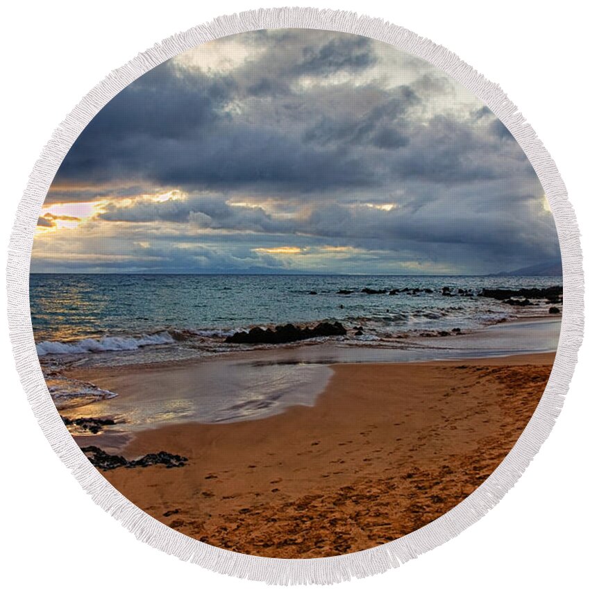 Hawaii Round Beach Towel featuring the photograph Keawakapu Beach by Lars Lentz