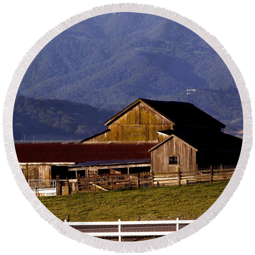 Barns Round Beach Towel featuring the photograph Lakeville Barn by Bill Gallagher