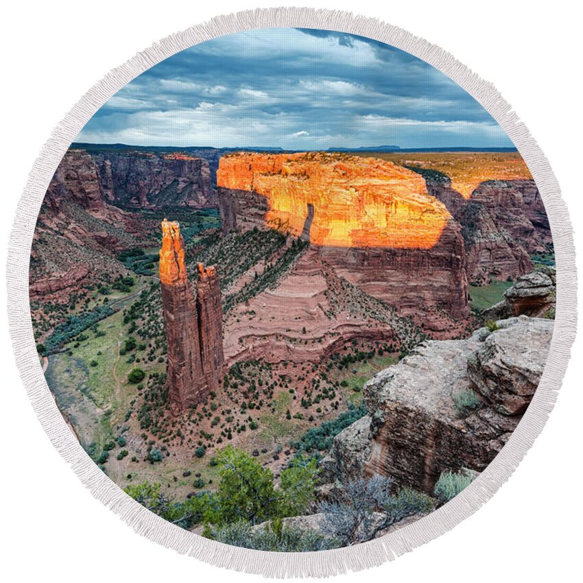 Spider Woman Rock Round Beach Towel featuring the photograph Last light on Spider Rock Canyon de Chelly Navajo Nation Chinle Arizona by Silvio Ligutti