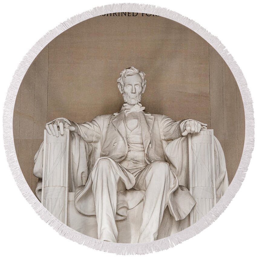 Abraham Lincoln Round Beach Towel featuring the photograph Lincoln Memorial by Joan Wallner