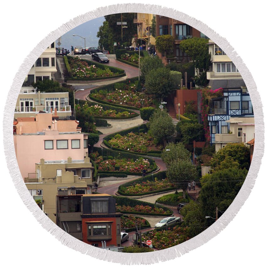 San Francisco Round Beach Towel featuring the photograph Lombard Street by David Salter