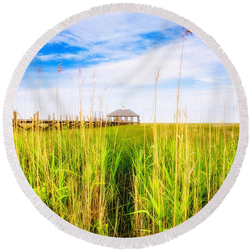 Gulf Of Mexico Round Beach Towel featuring the photograph Lost in the Weeds by Raul Rodriguez