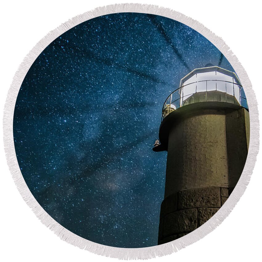 Marshall Point Lighthouse Round Beach Towel featuring the photograph Marshall Point and the Milky Way by Scott Thorp