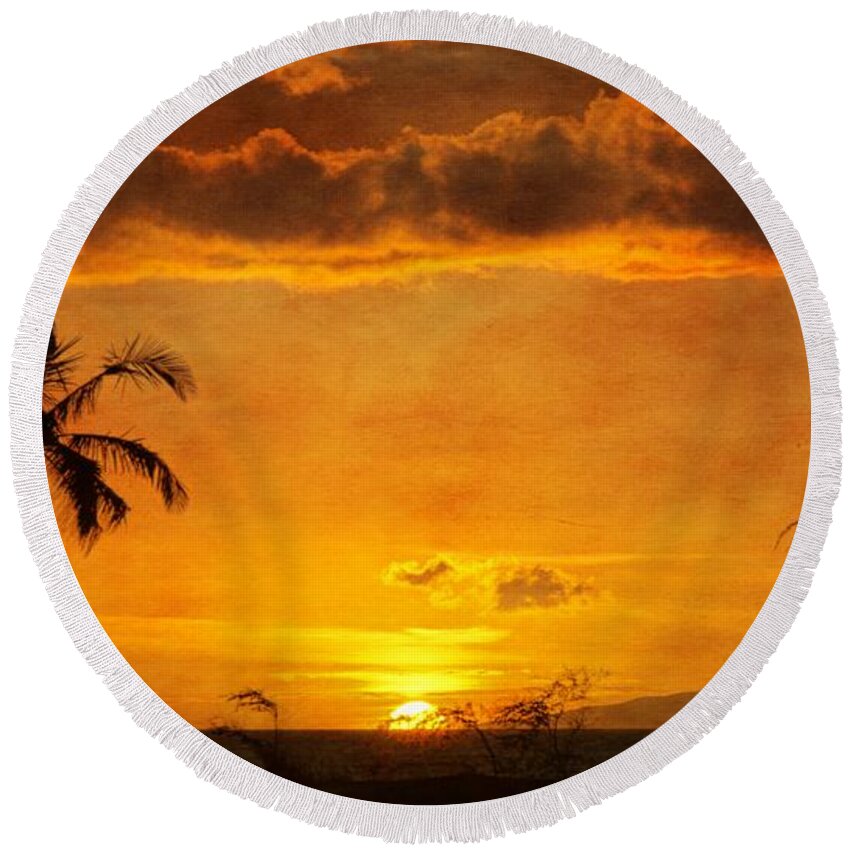 Kihei Round Beach Towel featuring the photograph Maui sunset dream by Peggy Hughes