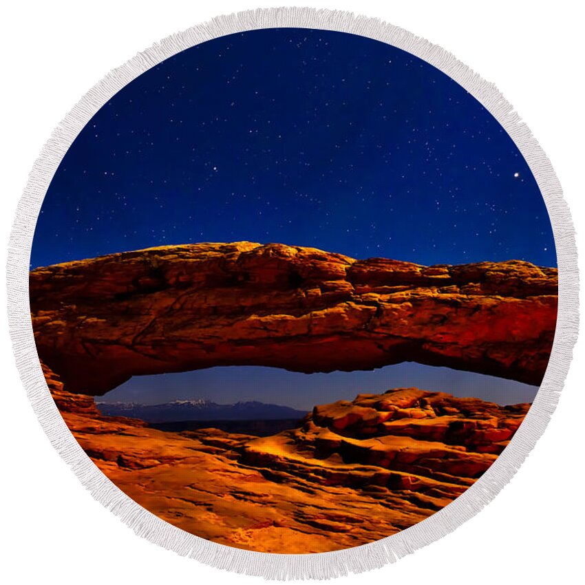 Mesa Arch Round Beach Towel featuring the photograph Mesa Arch Night Sky With Shooting Star by Greg Norrell