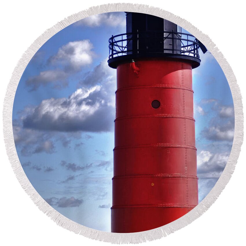 Lighthouse Round Beach Towel featuring the photograph Milwaukee Pierhead Light by Deborah Klubertanz