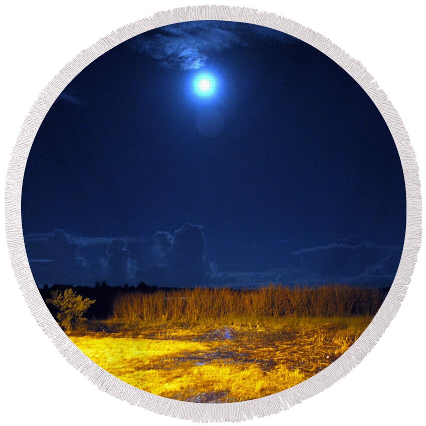 Sky Round Beach Towel featuring the photograph Moonrise Over Rochelle - Landscape by George D Gordon III